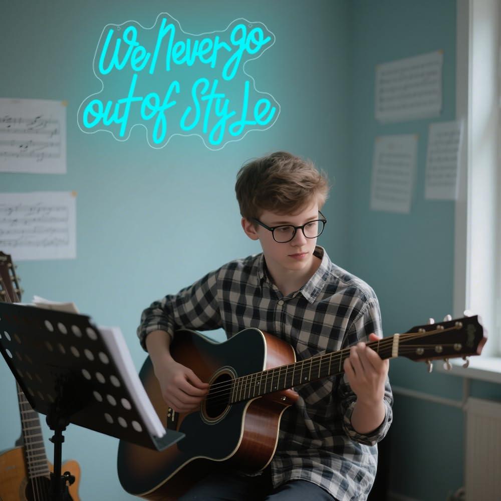 Insegna al Neon 'We Never Go O - Lighting Decoration In Bedroom recensione e prezzo